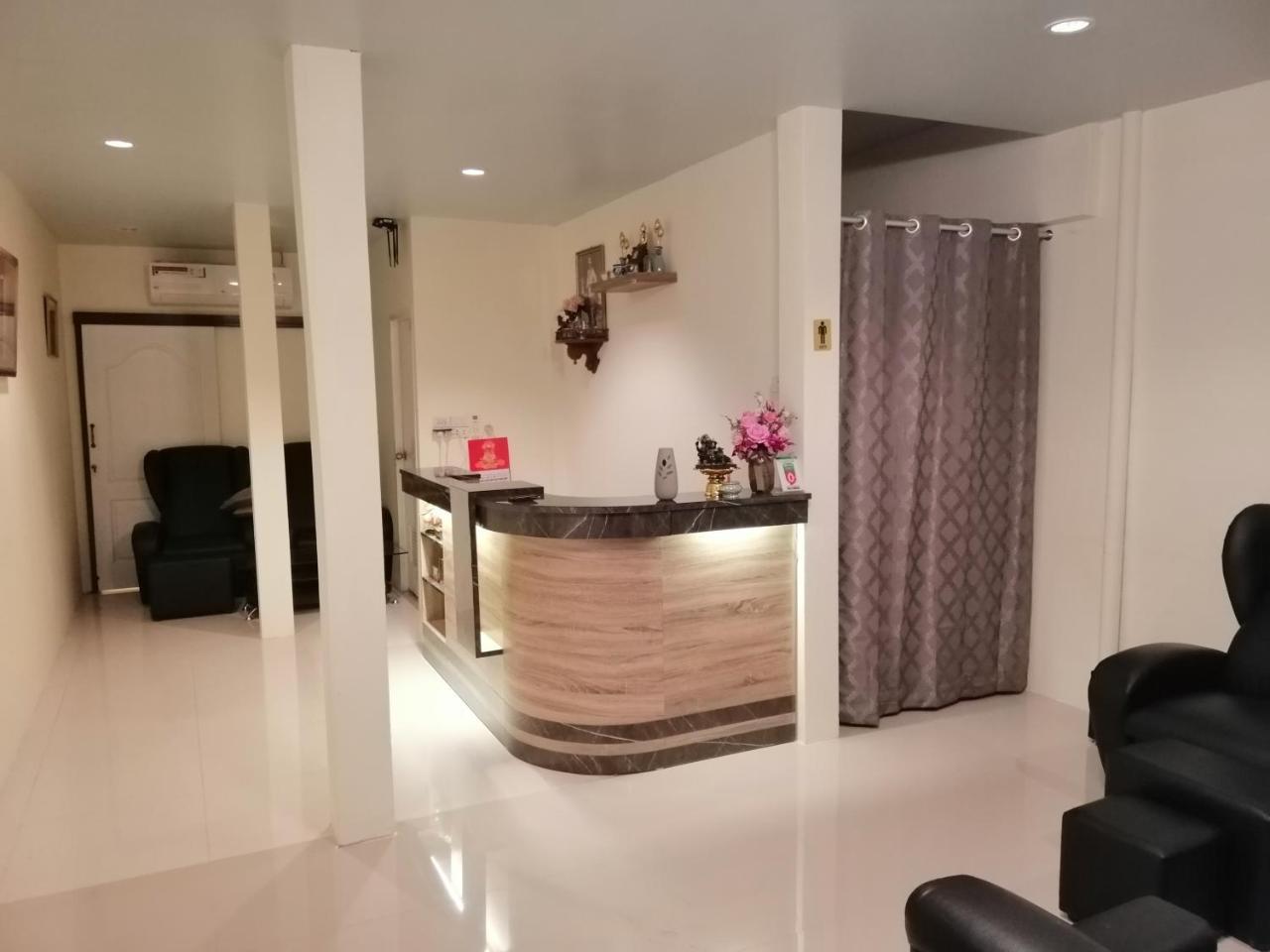 Albergue The Baan Nathong Bangkok Exterior foto